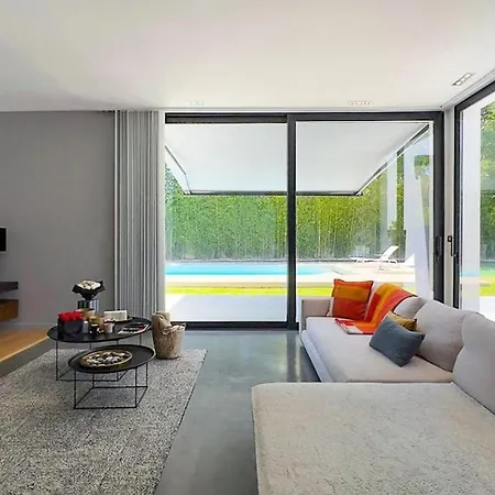 Beautiful Architect-designed Villa Nimes
