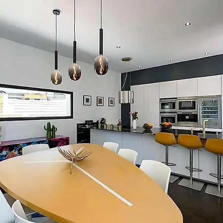 Beautiful Architect-designed Villa Nimes