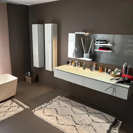 Beautiful Architect-designed Nimes