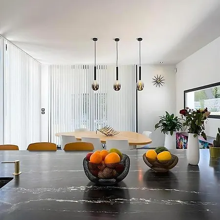 Beautiful Architect-designed Villa Nimes